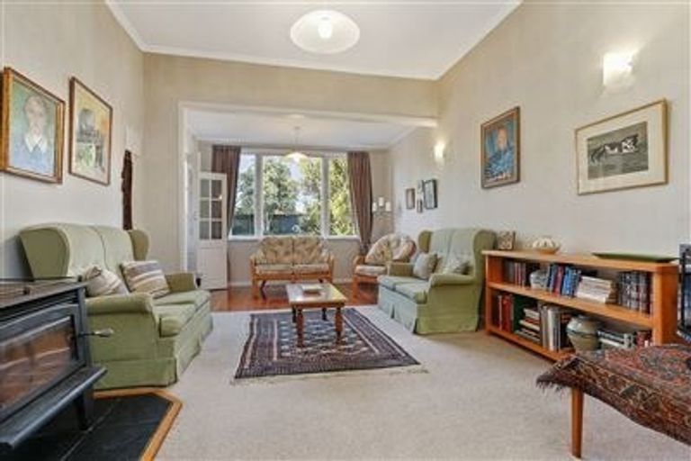 Photo of property in 49 View Road, Henderson, Auckland, 0612