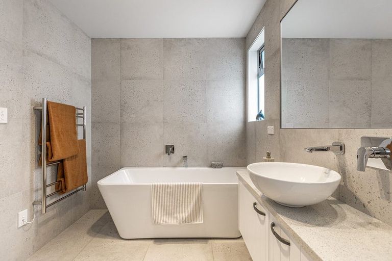 Photo of property in 6a Moera Place, Stanmore Bay, Whangaparaoa, 0932