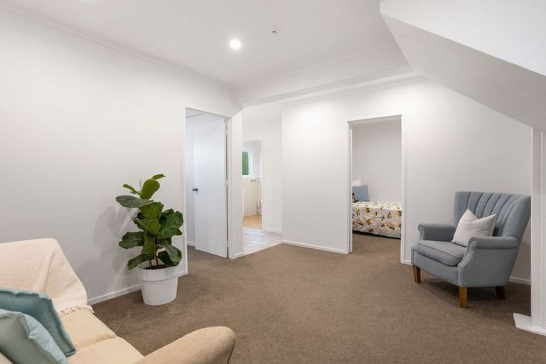 Photo of property in 3 Beechdale Crescent, Pakuranga Heights, Auckland, 2010