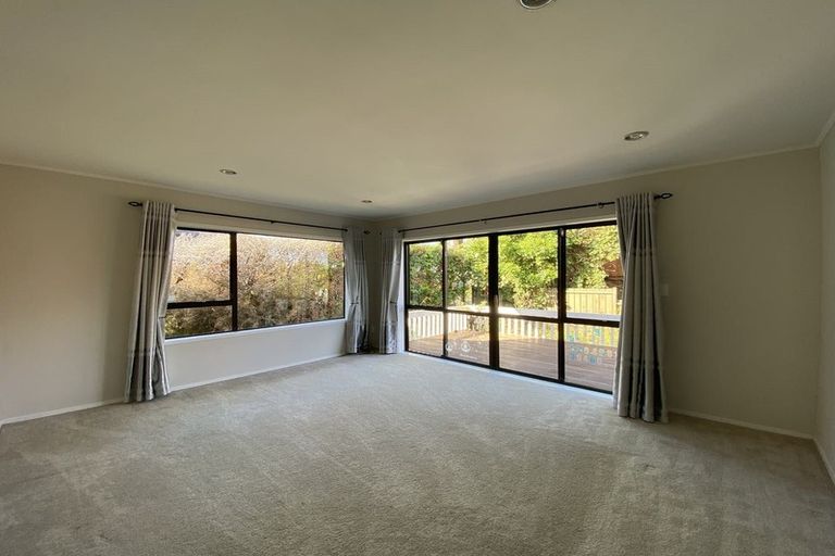 Photo of property in 24 Luckens Road, West Harbour, Auckland, 0618