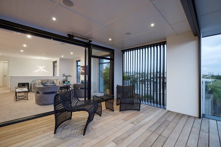 Photo of property in 1015 Papamoa Beach Road, Papamoa Beach, Papamoa, 3118