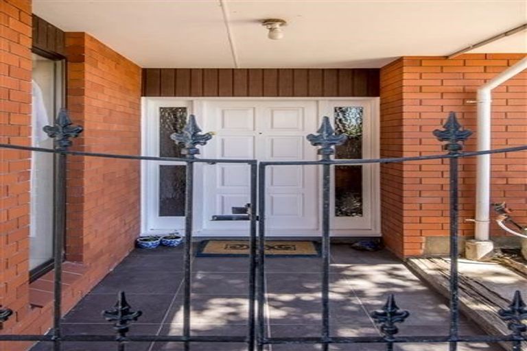 Photo of property in 2/18a Taupata Street, Redcliffs, Christchurch, 8081