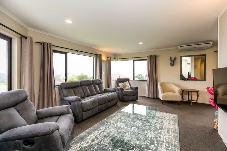 Photo of property in 25 Veale Road, Frankleigh Park, New Plymouth, 4310