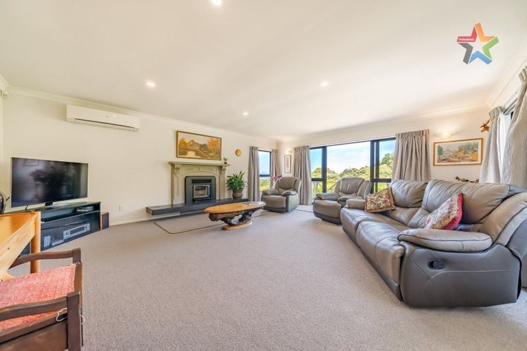 Photo of property in 3 George Gee Drive, Korokoro, Lower Hutt, 5012