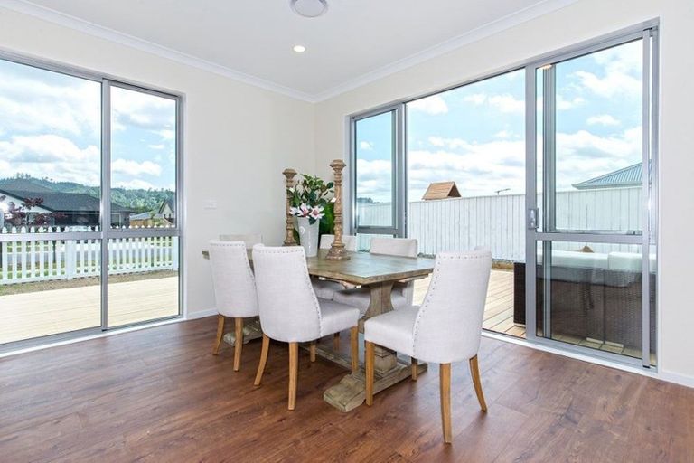 Photo of property in 1 Fred White Drive, Kumeu, 0810