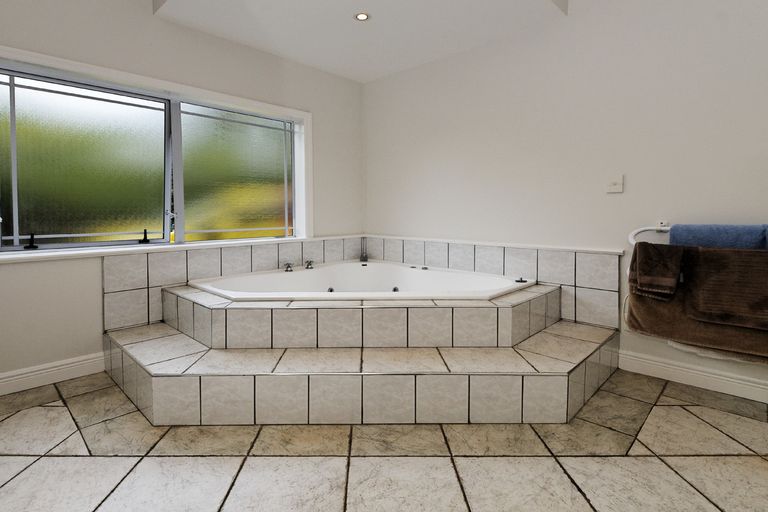 Photo of property in 56b Pleasant Road, Glen Eden, Auckland, 0602