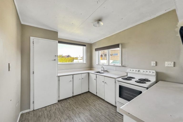 Photo of property in 18 Karaka Street, Castlecliff, Whanganui, 4501