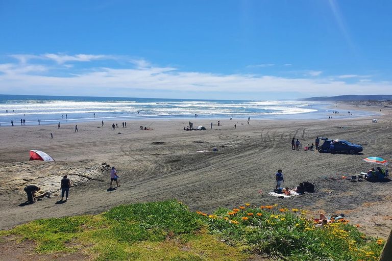 Photo of property in 11b Centreway Road, Port Waikato, 2695