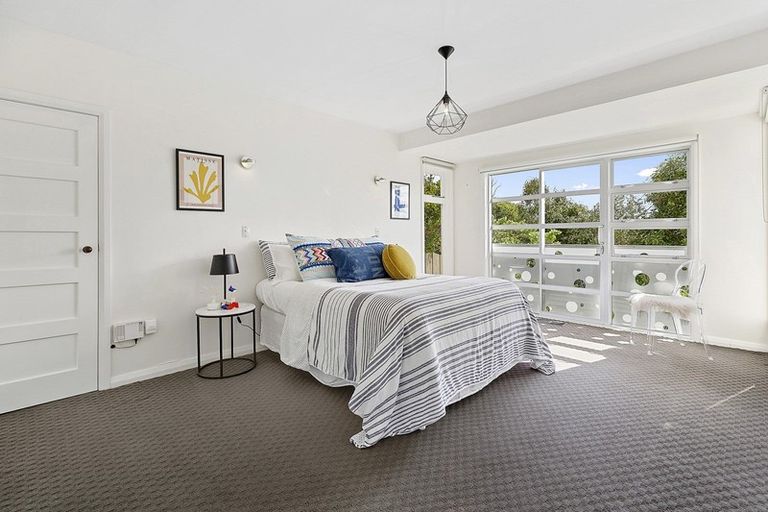 Photo of property in 11 Beacon Hill Road, Strathmore Park, Wellington, 6022