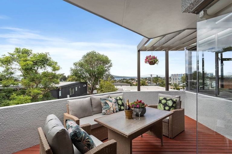 Photo of property in 2/4 Prospect Terrace, Milford, Auckland, 0620