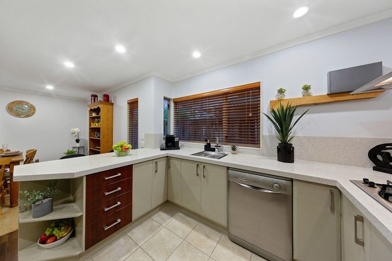 Photo of property in 13 Lilybank Crescent, East Tamaki, Auckland, 2013