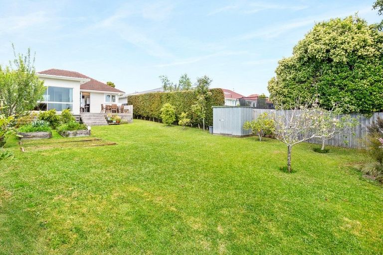 Photo of property in 31 Vodanovich Road, Te Atatu South, Auckland, 0610