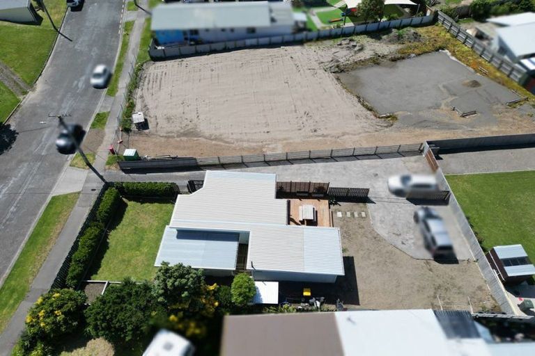 Photo of property in 14 Carthew Terrace, Foxton Beach, Foxton, 4815