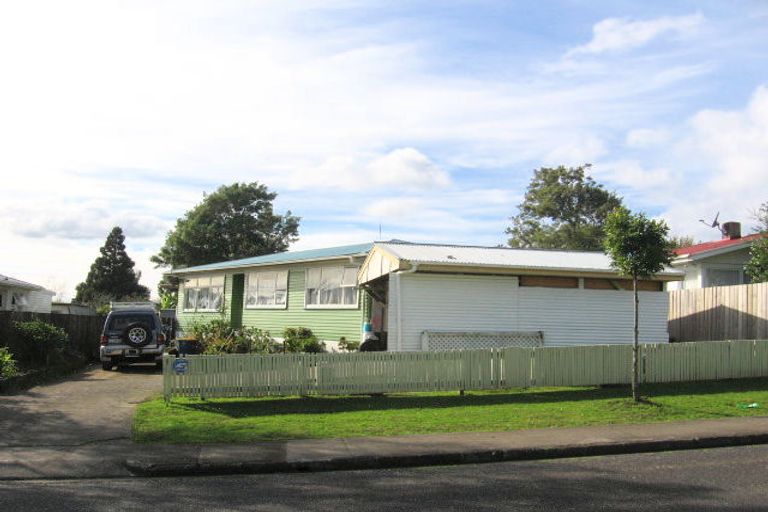 Photo of property in 20 Taioma Crescent, Te Atatu Peninsula, Auckland, 0610