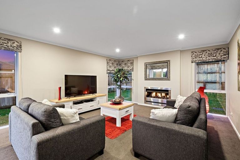 Photo of property in 15 Kohia Way, Huapai, Kumeu, 0810