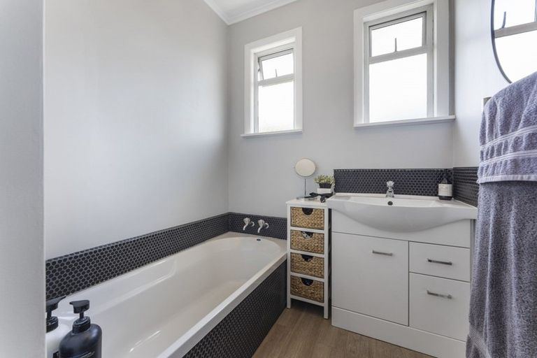 Photo of property in 3 Aberdeen Avenue, Takaro, Palmerston North, 4412