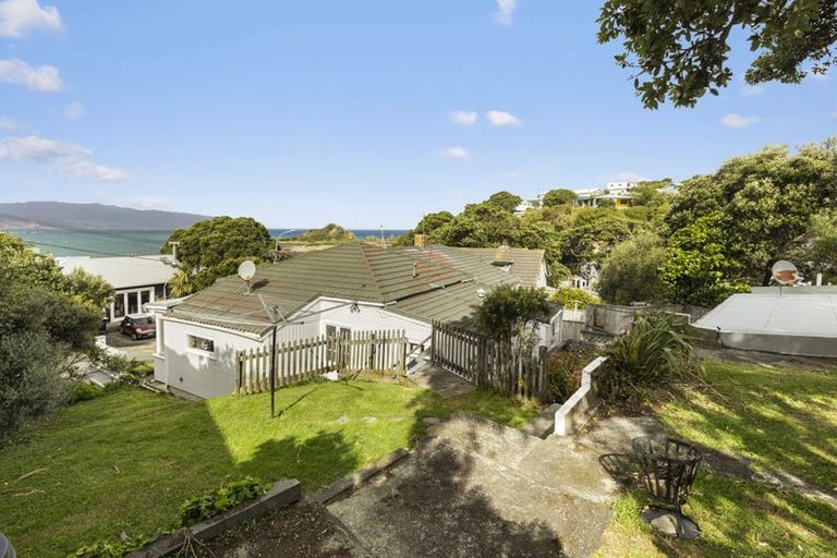 Photo of property in 3-5 Knoll Street, Island Bay, Wellington, 6023