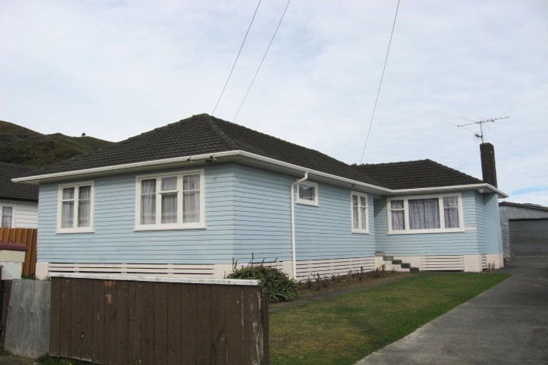 Photo of property in 43 Russell Road, Wainuiomata, Lower Hutt, 5014