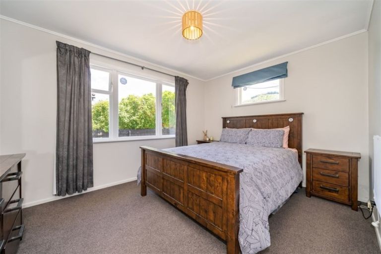 Photo of property in 5 Whangakoko Grove, Birchville, Upper Hutt, 5018