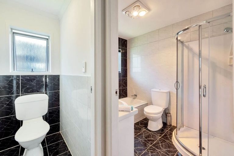 Photo of property in 5 Solar Road, Glen Eden, Auckland, 0602