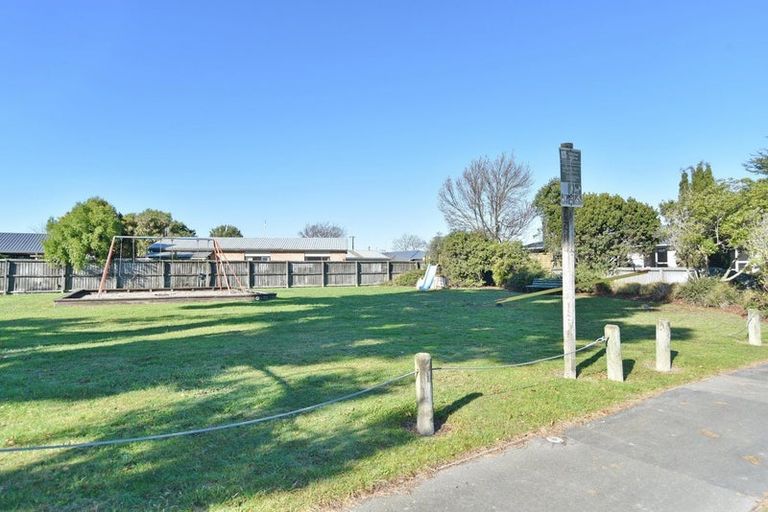 Photo of property in 32 Ashwood Street, Parklands, Christchurch, 8083