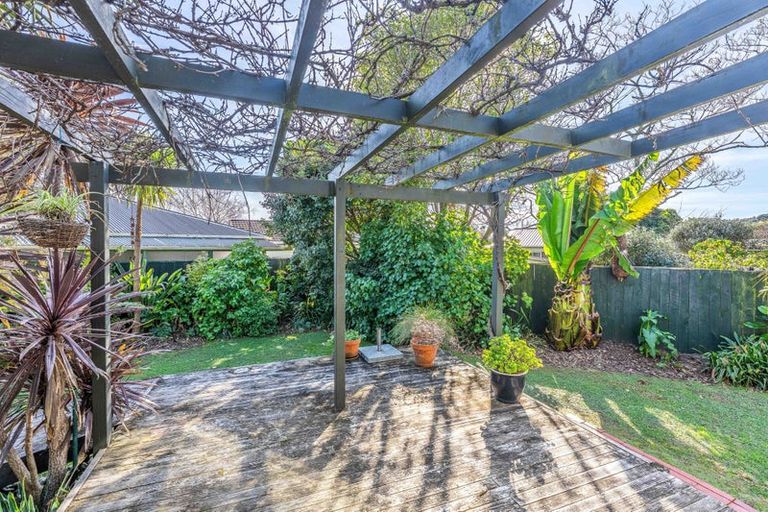 Photo of property in 14 Poneke Drive, Waikanae, 5036