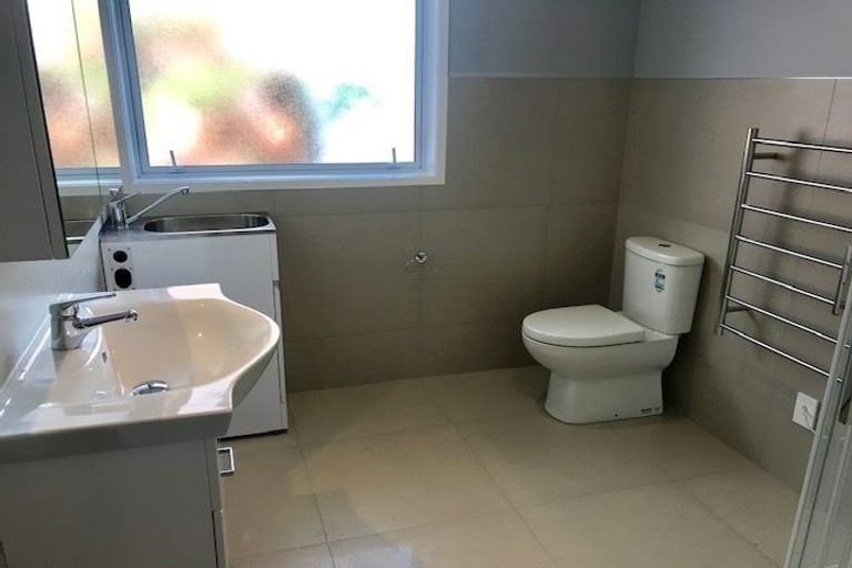 Photo of property in 20 Cypress Place, Sunnynook, Auckland, 0620