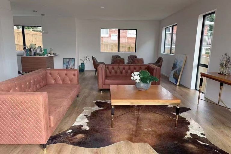 Photo of property in 142a Luckens Road, West Harbour, Auckland, 0618