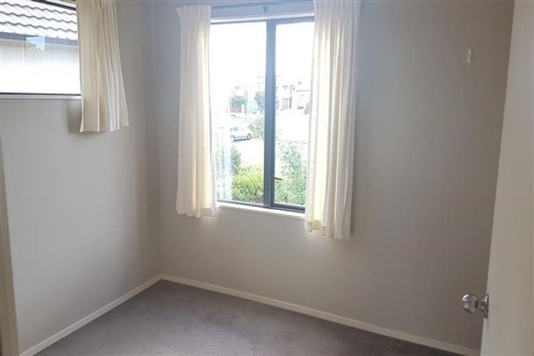 Photo of property in 37 Spalding Rise, Golflands, Auckland, 2013