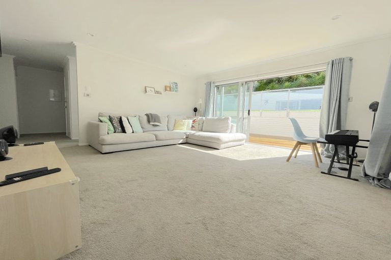 Photo of property in 17 Caldera Drive, Long Bay, Auckland, 0630