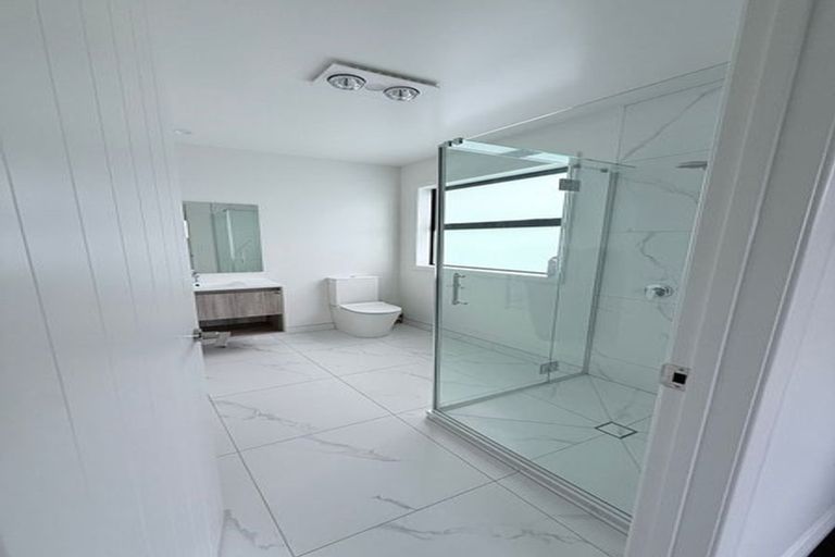 Photo of property in 122 Godfrey Drive, Orewa, 0931