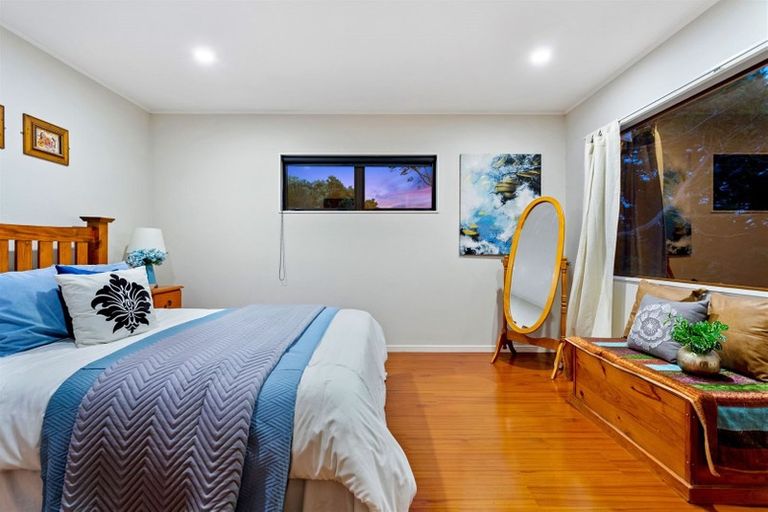 Photo of property in 1109 Scenic Drive North, Swanson, Auckland, 0816