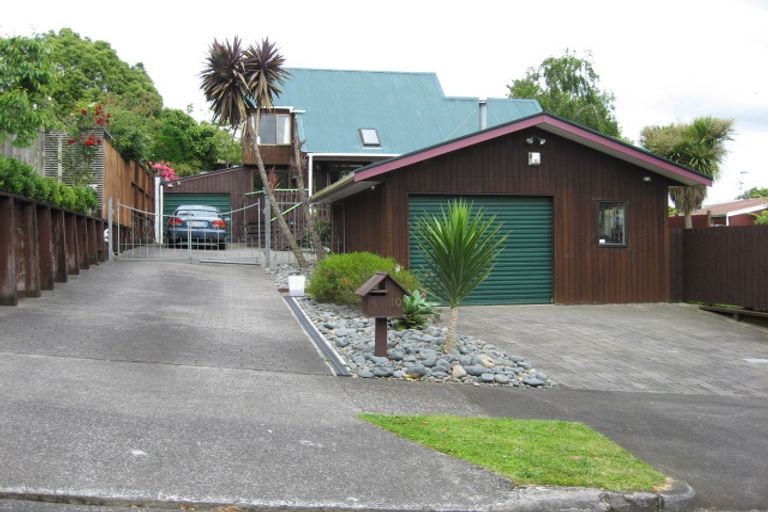 Photo of property in 10 Len Brown Place, Pukekohe, 2120