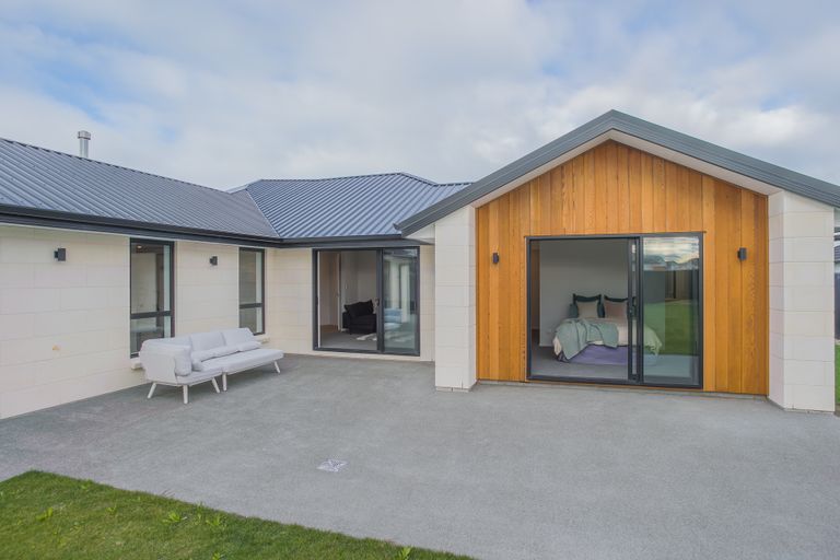 Photo of property in 25 Lazarette Loop, Gleniti, Timaru, 7910