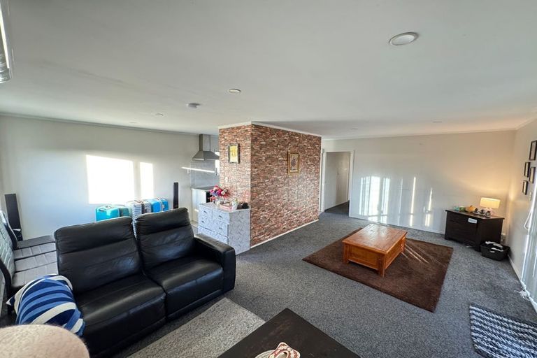 Photo of property in 15 Hinerau Street, Henderson, Auckland, 0612