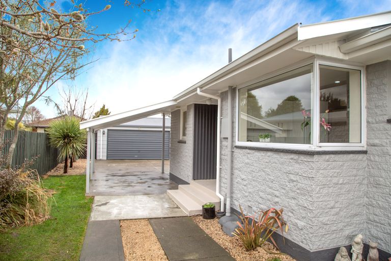 Photo of property in 127 Northcote Road, Northcote, Christchurch, 8052