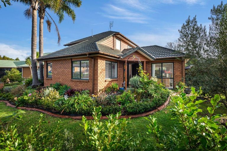 Photo of property in 17 Ryehill Close, New Lynn, Auckland, 0600