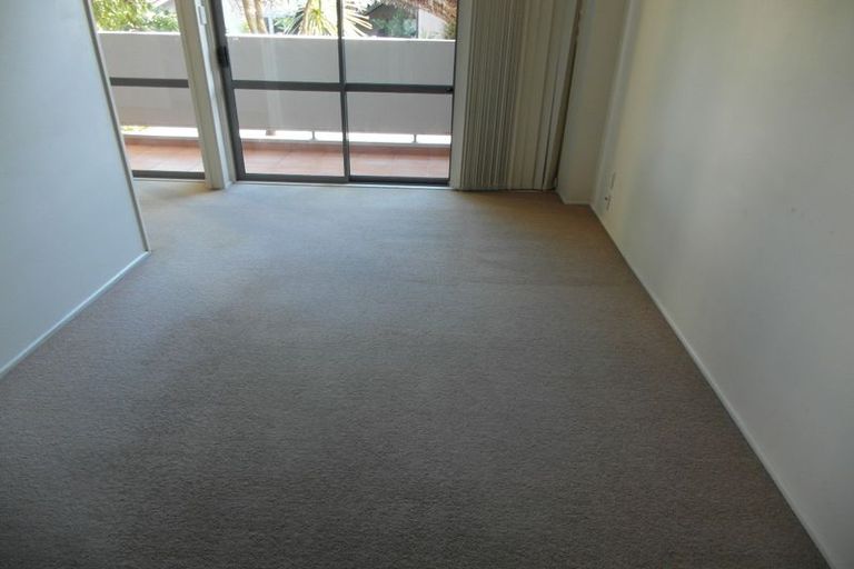 Photo of property in 5c/30 Westward Ho, Glen Eden, Auckland, 0602