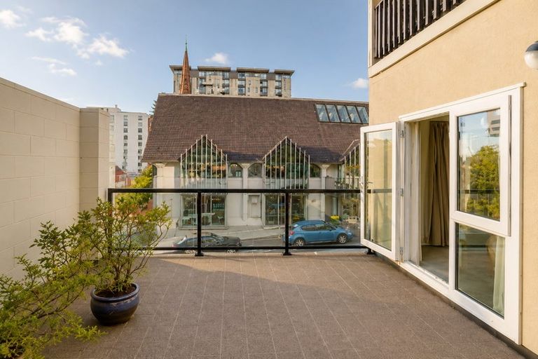 Photo of property in 4a Macdonald Crescent, Te Aro, Wellington, 6011