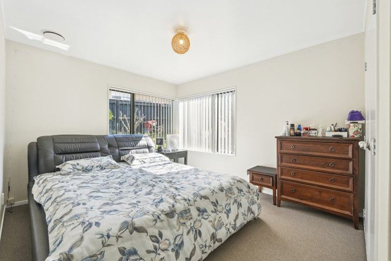 Photo of property in 9 Eloise Place, Clendon Park, Auckland, 2103