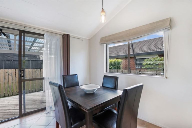 Photo of property in 2/93 Clevedon Road, Papakura, 2110