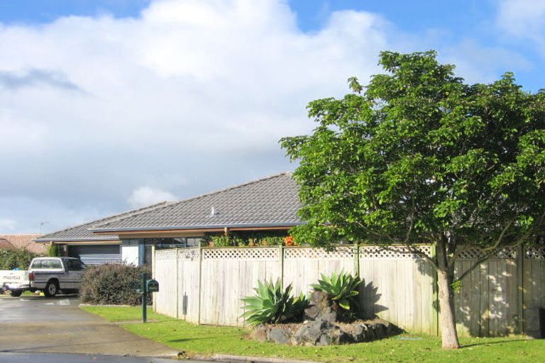 Photo of property in 27 Brompton Place, Burswood, Auckland, 2013