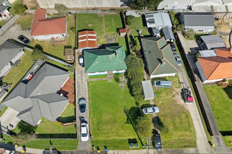 Photo of property in 72 Kelman Road, Kelston, Auckland, 0602