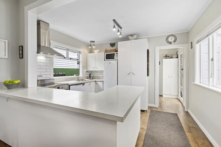 Photo of property in 154 Rongotai Road, Kilbirnie, Wellington, 6022