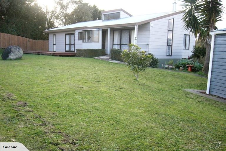Photo of property in 90 Upper Orewa Road, Wainui, Silverdale, 0992