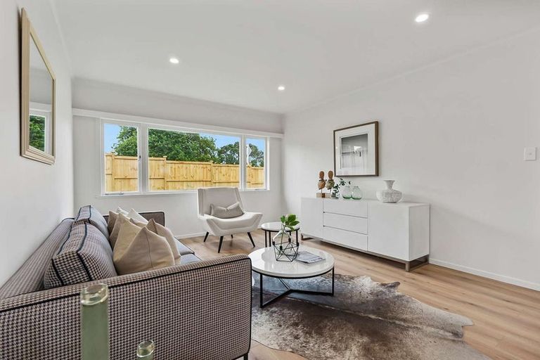 Photo of property in 17 Lancaster Road, Beach Haven, Auckland, 0626