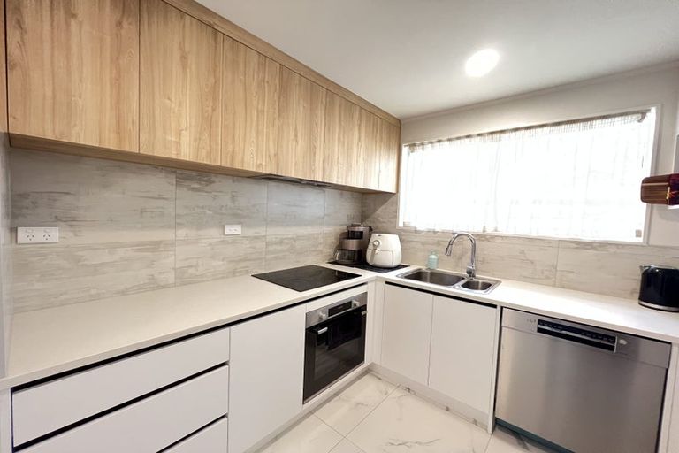 Photo of property in 1/33 Penion Drive, Flat Bush, Auckland, 2023