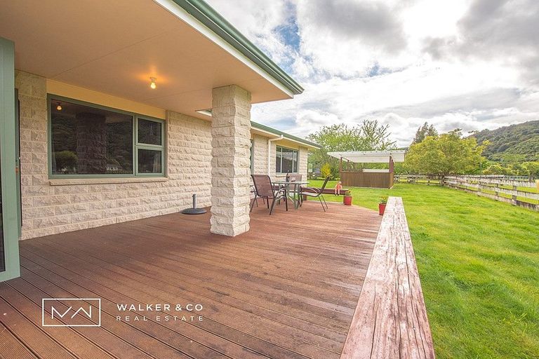 Photo of property in 15 Malcolm Gillies Grove, Totara Park, Upper Hutt, 5018