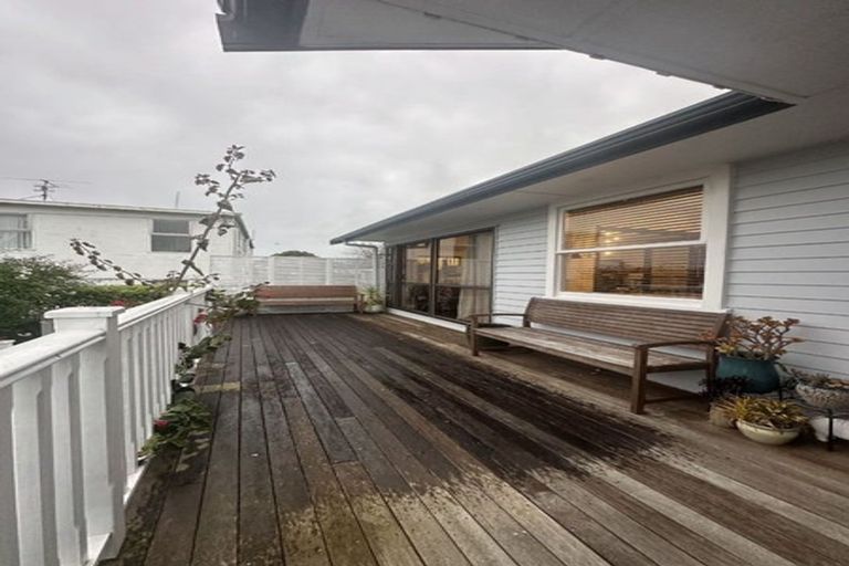 Photo of property in 27 Exminster Street, Blockhouse Bay, Auckland, 0600