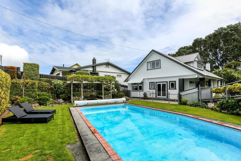 Photo of property in 8 Dorset Avenue, Westown, New Plymouth, 4310